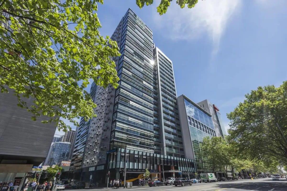 A Stylish Apt for 4 Near Queen Victoria Market - Image 1