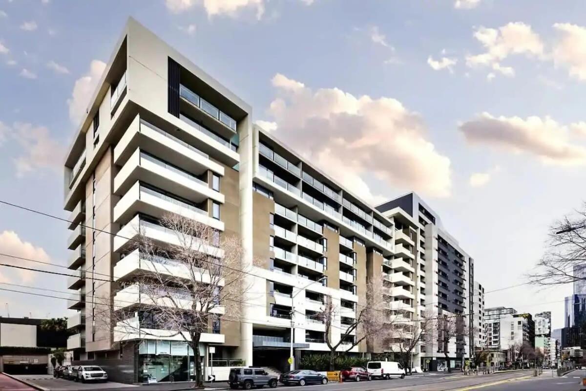 A Lux 2BR Apt Next to Melbourne Uni FREE Parking