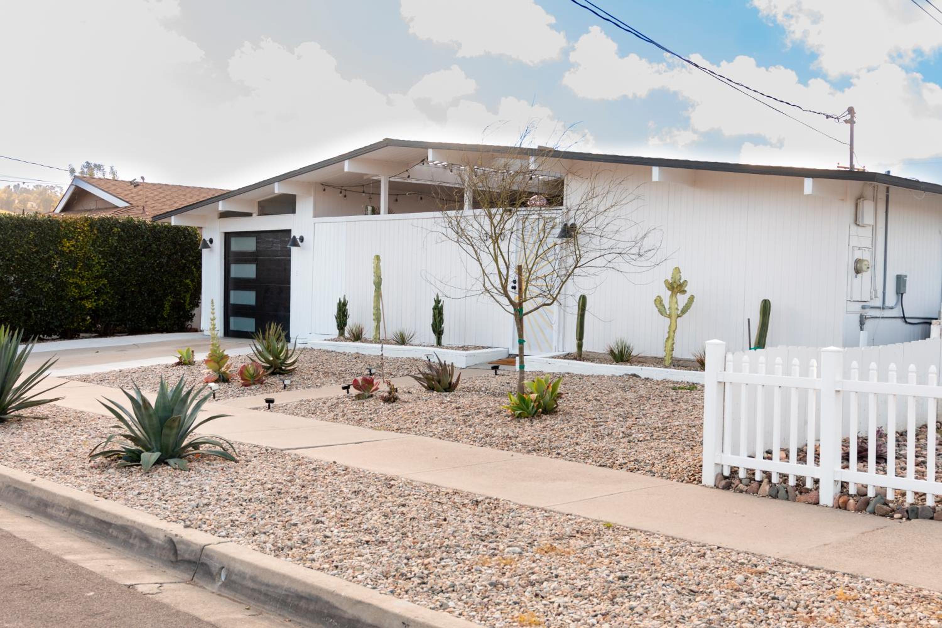 Sunshine Oasis 5 Bed + Hot Tub, 5 Miles From Beach view 2
