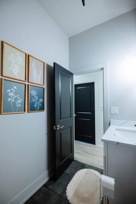 The Brown House - A luxurious UChicago Campus stay view 4