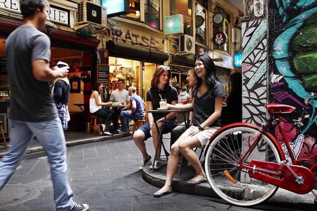 A 2BR Apt Near Melbourne Central & QV Market