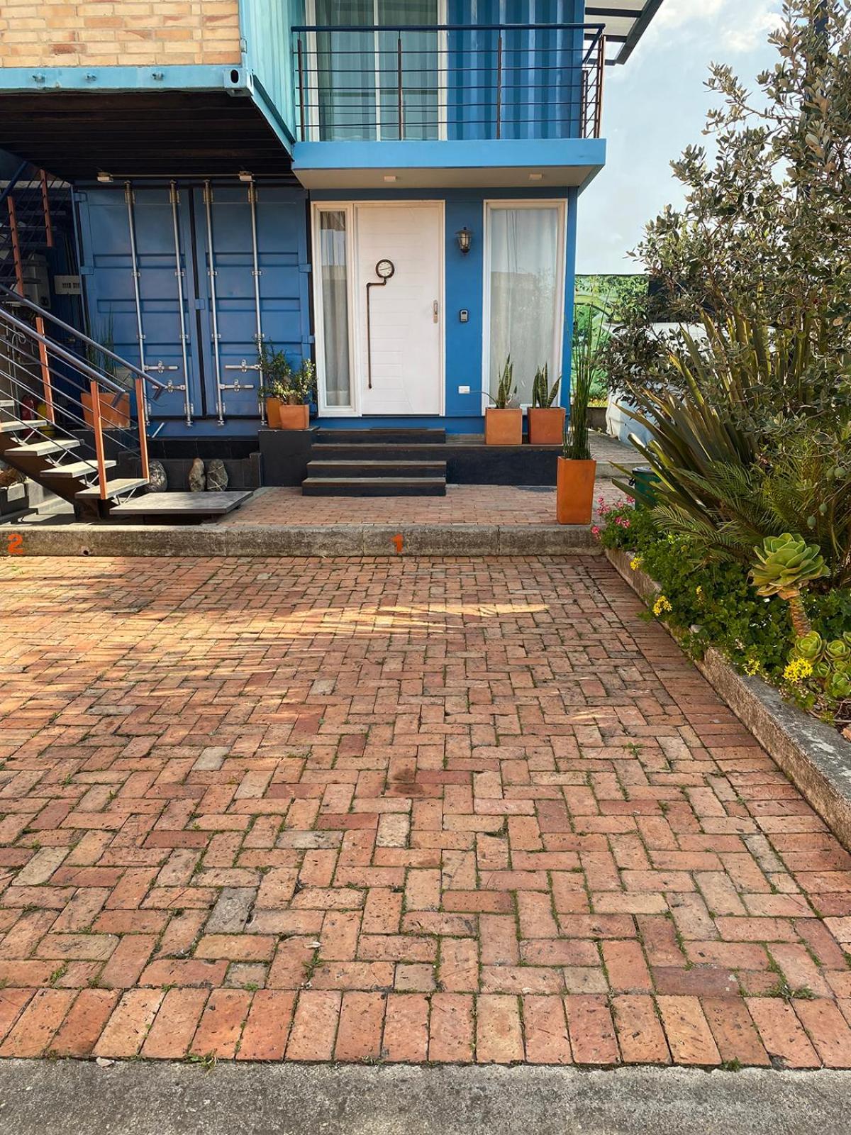 Container convertido en acogedor apartamento