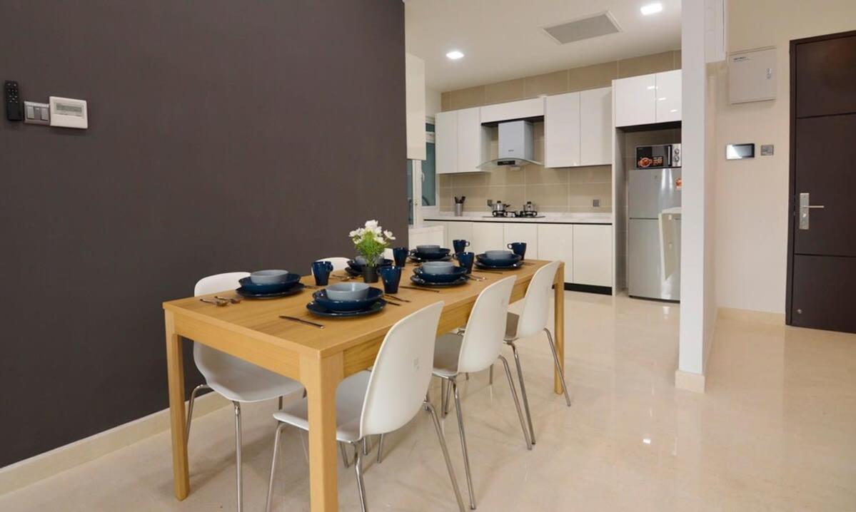 Comfy 2BR TriTower Suite next to JB CIQ, JBCC & Capri