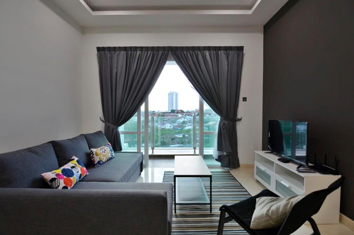 Comfy 2BR TriTower Suite next to JB CIQ, JBCC & Capri