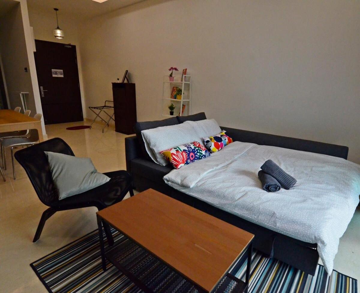 Comfy 2BR TriTower Suite next to JB CIQ, JBCC & Capri
