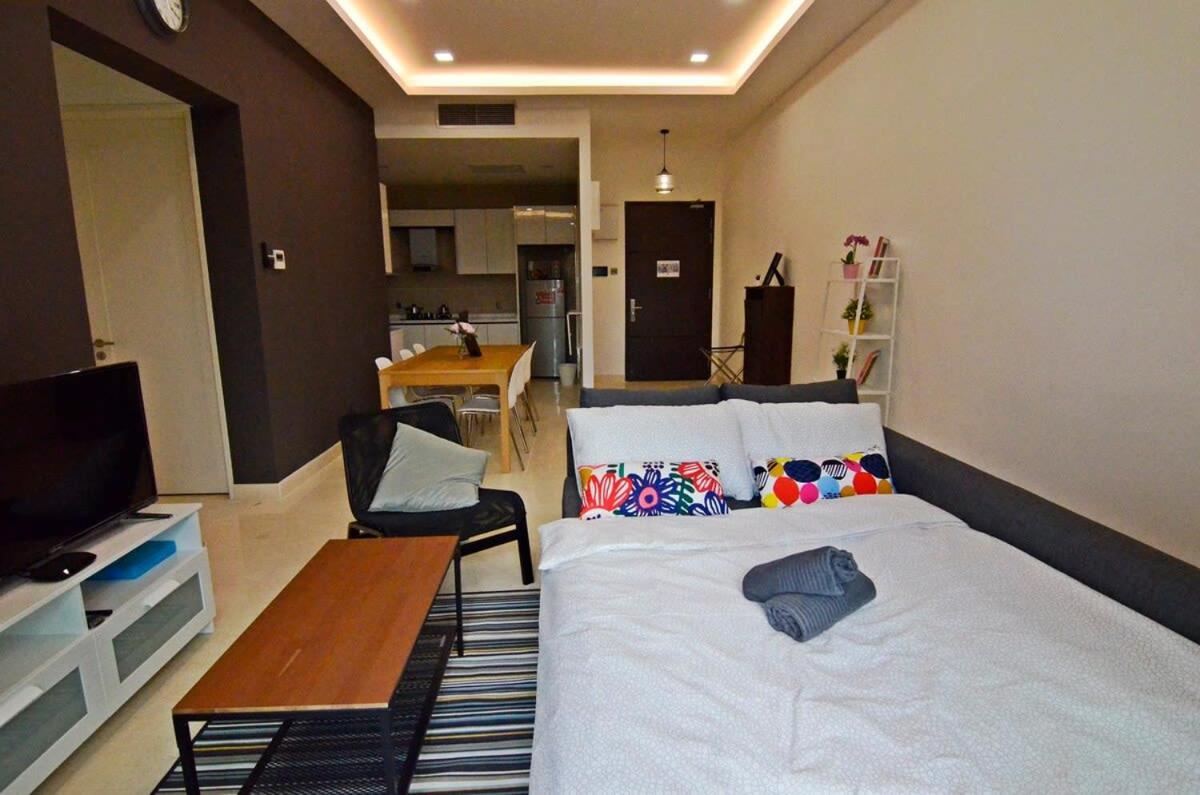 Comfy 2BR TriTower Suite next to JB CIQ, JBCC & Capri