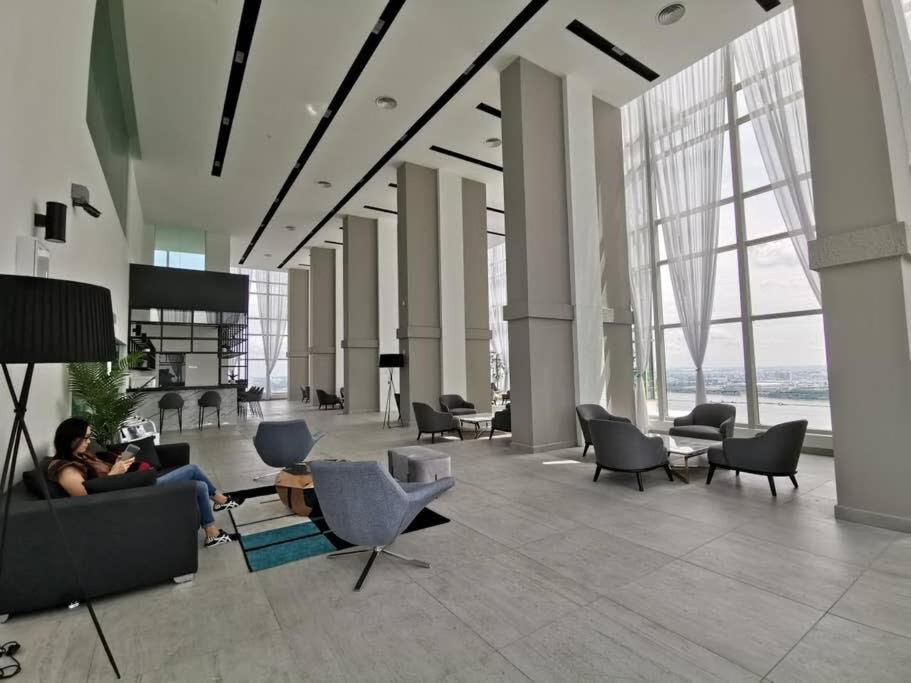 Comfy 2BR TriTower Suite next to JB CIQ, JBCC & Capri