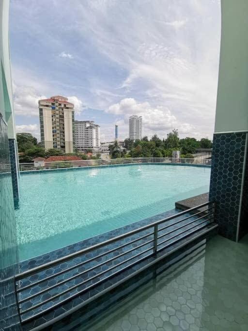 Comfy 2BR TriTower Suite next to JB CIQ, JBCC & Capri