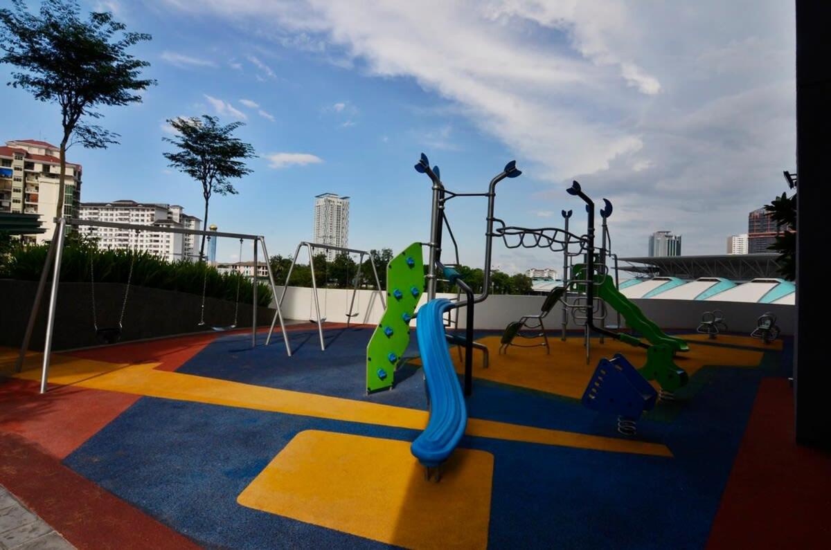 Comfy 2BR TriTower Suite next to JB CIQ, JBCC & Capri