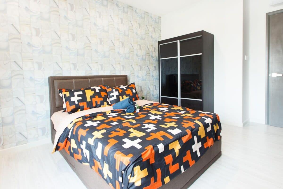 Modern, High Floor Suasana Suites 05 in JB