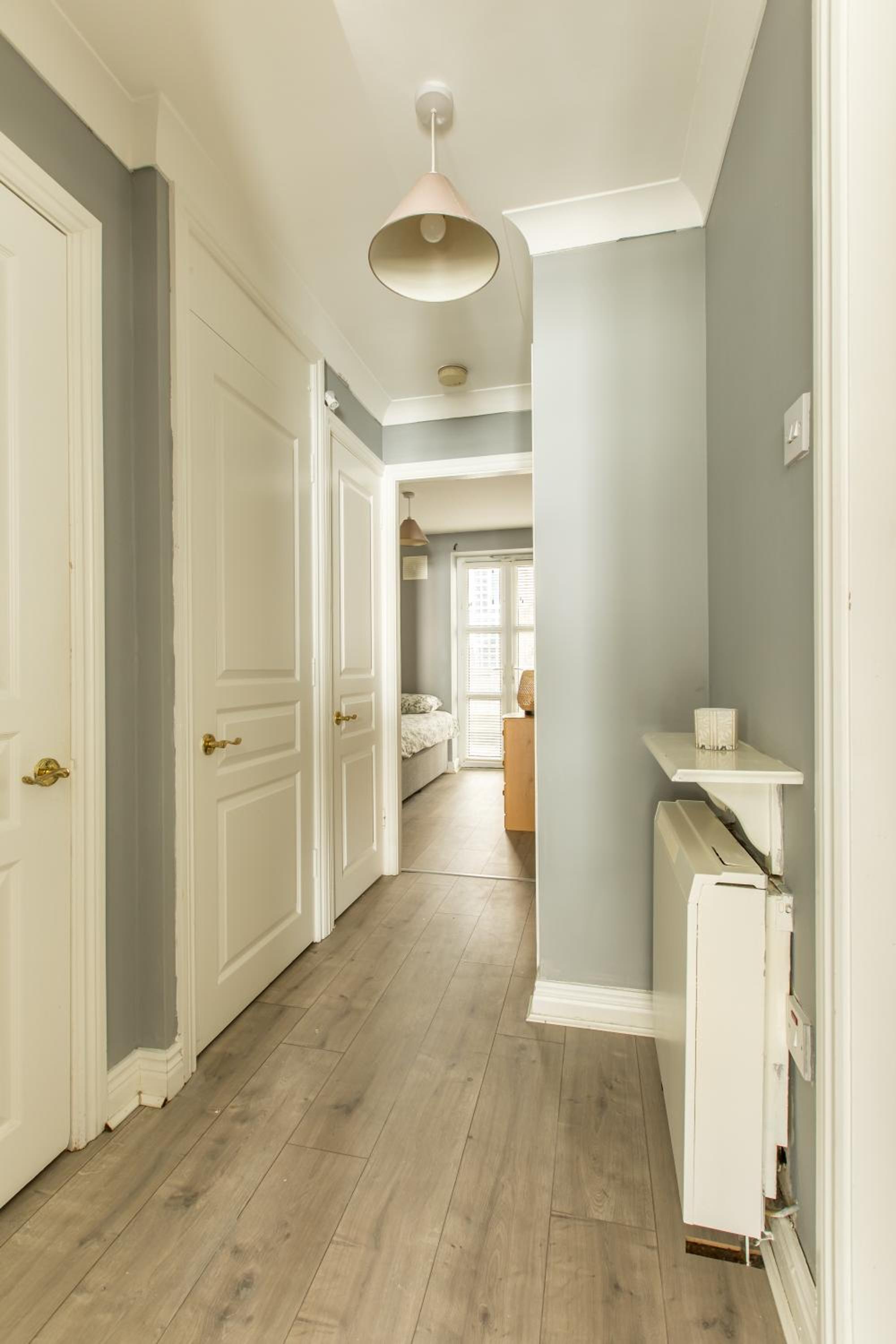 Modern Elegant Central Apt with Parking