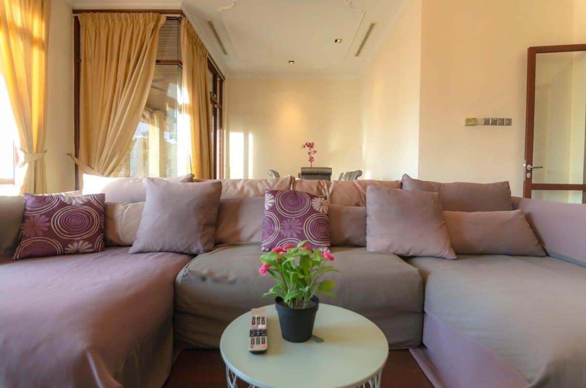 A Generous & Cozy 5BR Home in Ampang, FREE Parking photo 3
