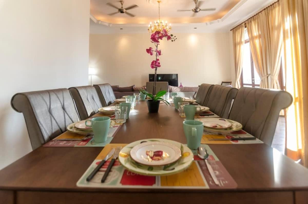 A Generous & Cozy 5BR Home in Ampang, FREE Parking photo 4