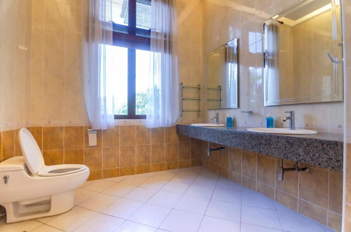 A Generous & Cozy 5BR Home in Ampang, FREE Parking photo 8