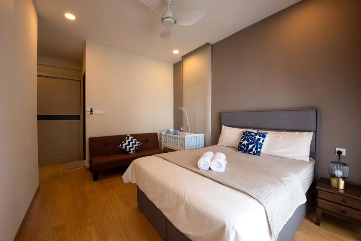 Comfy 3BR Apt in Danga Bay FREE Parking Sea View