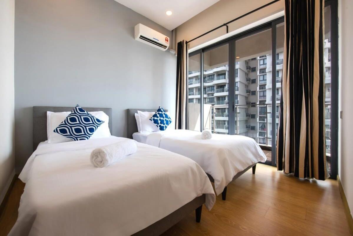 Comfy 3BR Apt in Danga Bay FREE Parking Sea View