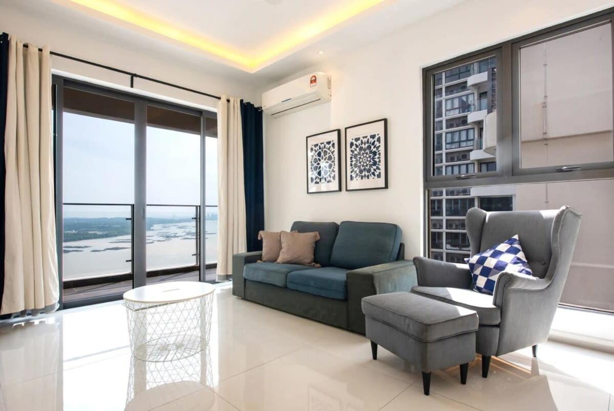 Comfy 3BR Apt in Danga Bay FREE Parking Sea View