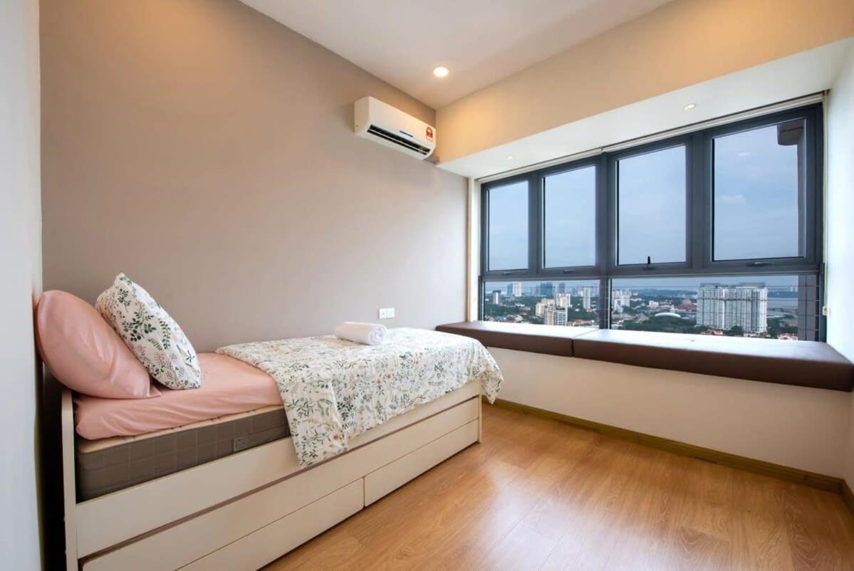 Comfy 3BR Apt in Danga Bay FREE Parking Sea View