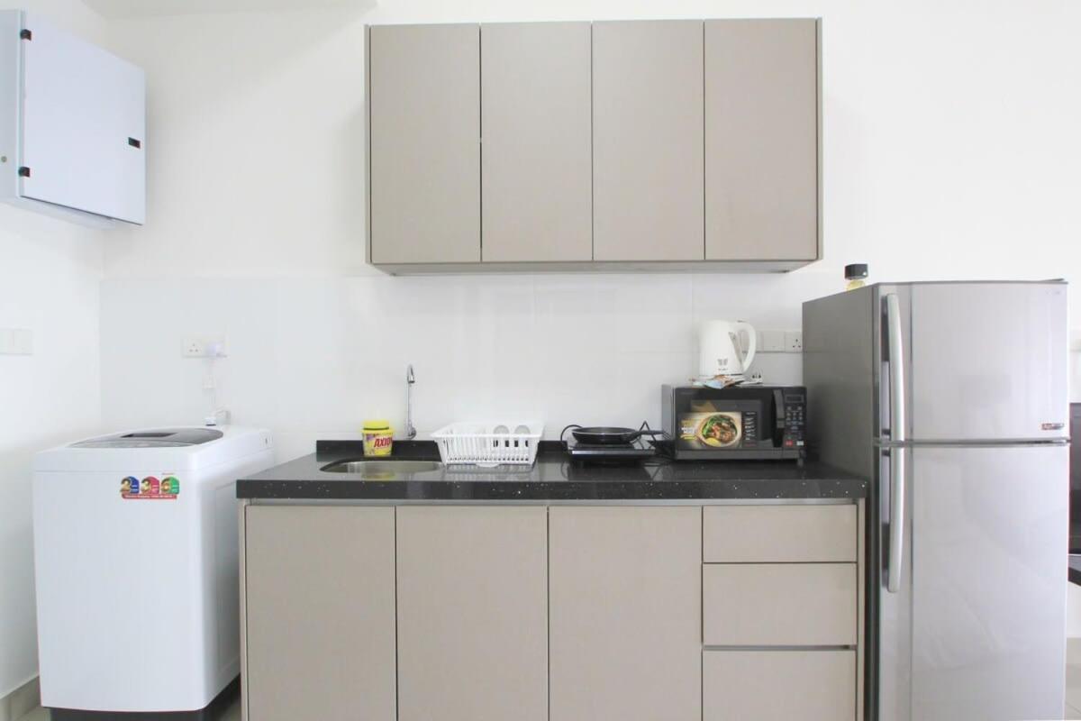A Stylish Utropolis Studio Near KDU FREE Parking photo 4