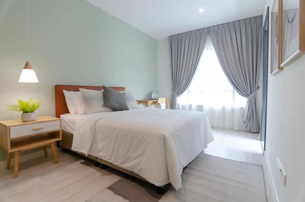 A Comfy & Bright 2BR Suasana Suite 6 FREE Parking