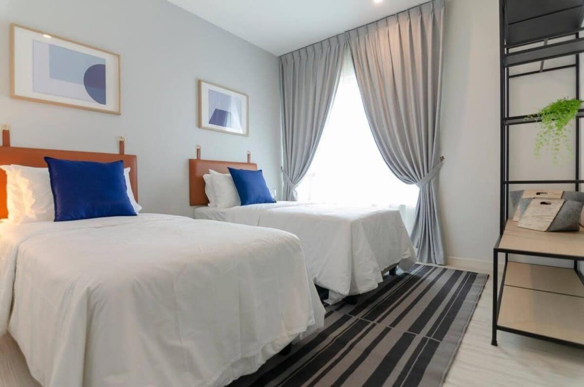 A Comfy & Bright 2BR Suasana Suite 6 FREE Parking