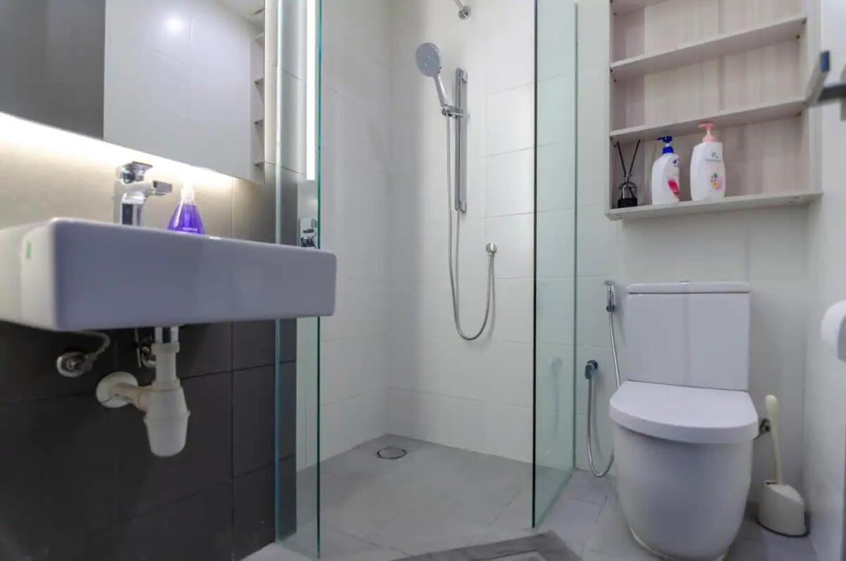 A Comfy & Bright 2BR Suasana Suite 6 FREE Parking