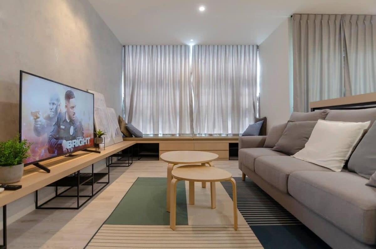 A Comfy & Bright 2BR Suasana Suite 6 FREE Parking