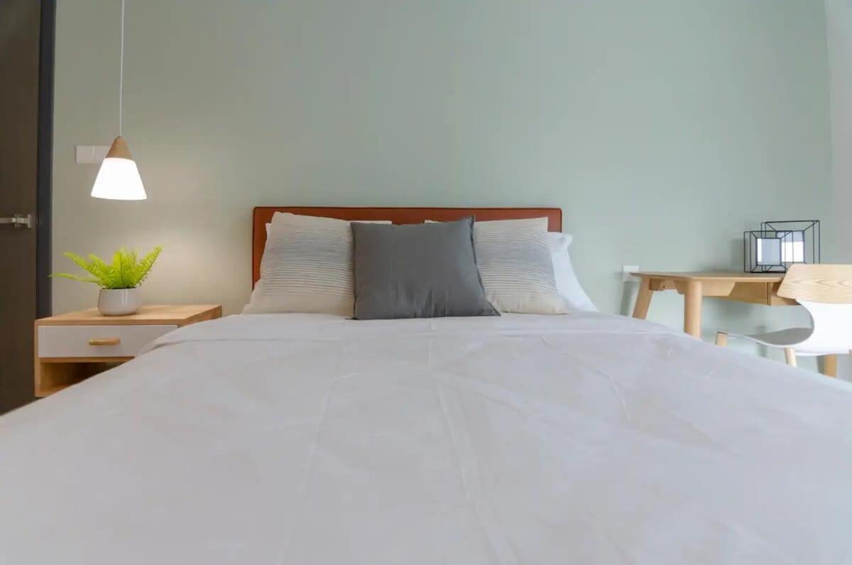 A Comfy & Bright 2BR Suasana Suite 6 FREE Parking