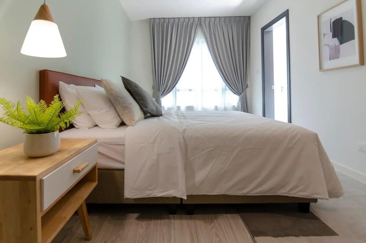 A Comfy & Bright 2BR Suasana Suite 6 FREE Parking