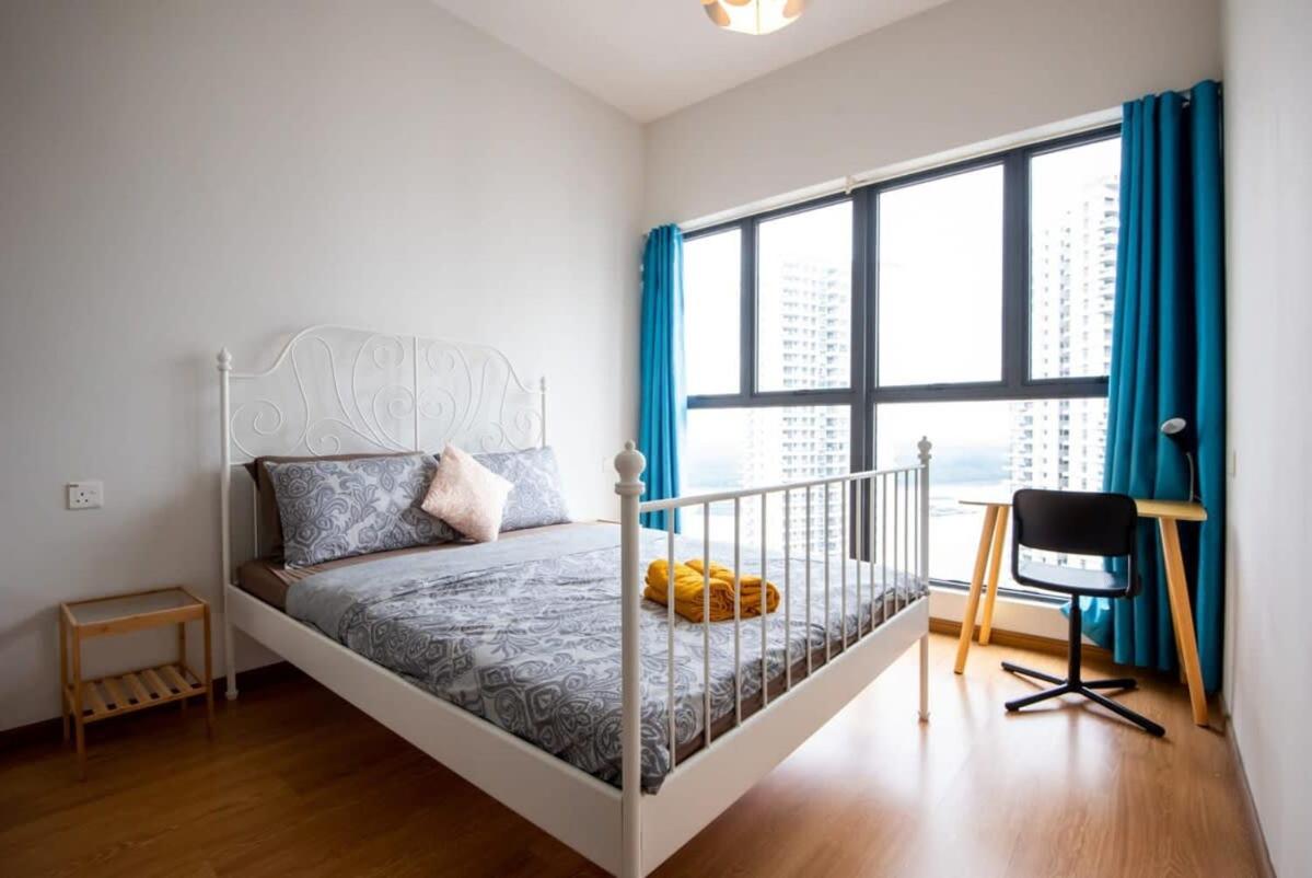 A Stylish 2BR Suite Water Views Free Parking