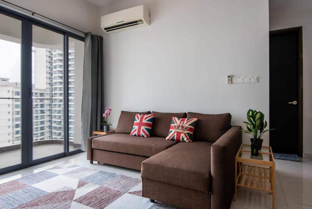 A Stylish 2BR Suite Water Views Free Parking
