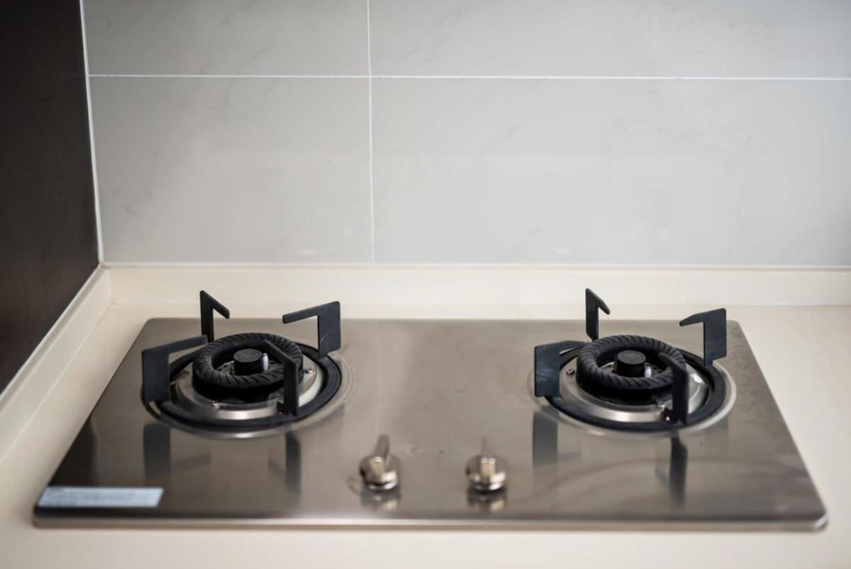 A Stylish 2BR Suite Water Views Free Parking