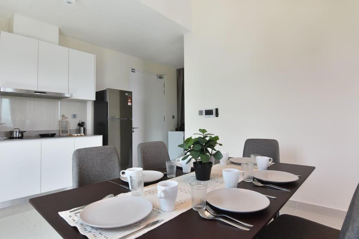 Lux & Stylish 2BR Apt at KLGCC Free Parking