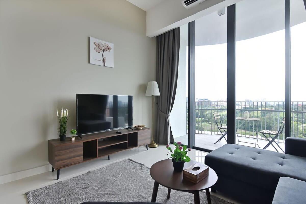 Lux & Stylish 2BR Apt at KLGCC Free Parking
