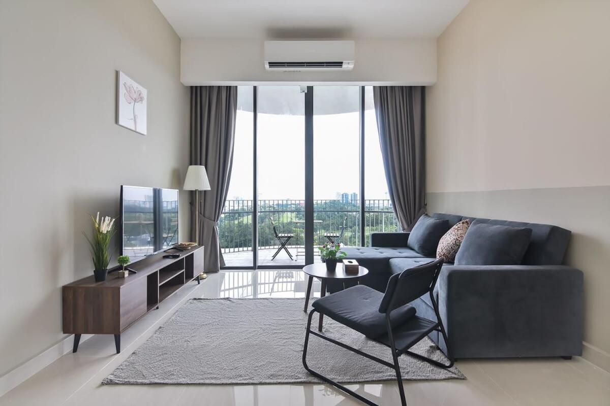 Lux & Stylish 2BR Apt at KLGCC Free Parking
