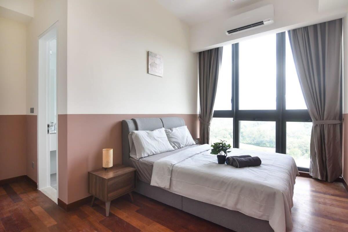 Lux & Stylish 2BR Apt at KLGCC Free Parking