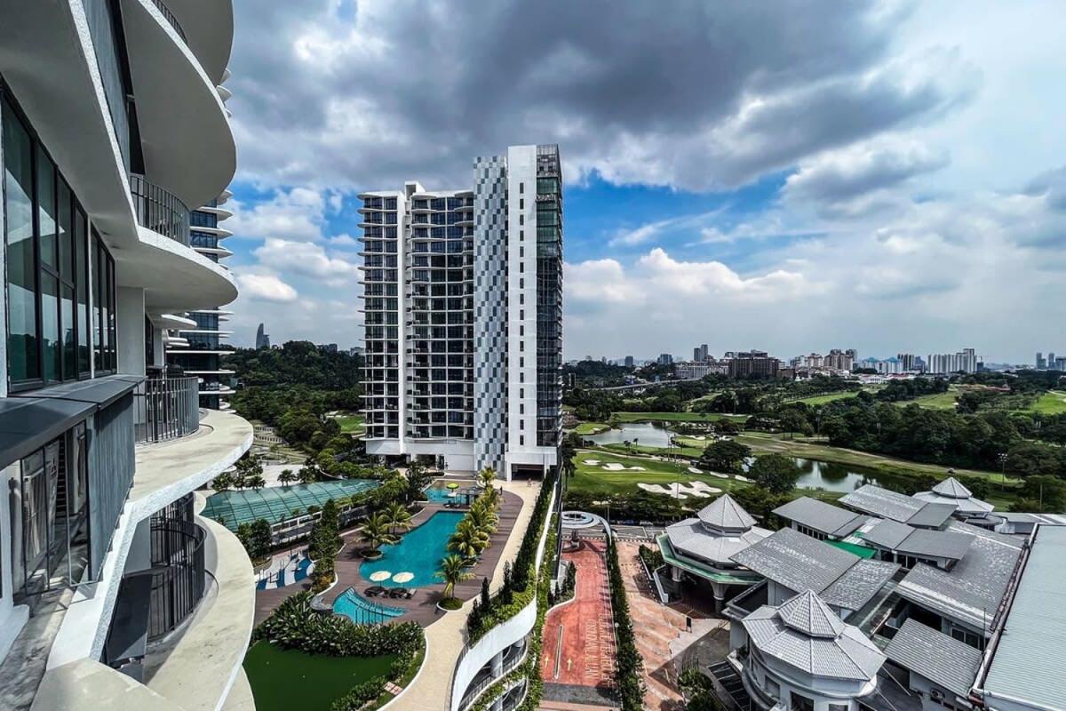Lux & Stylish 2BR Apt at KLGCC Free Parking