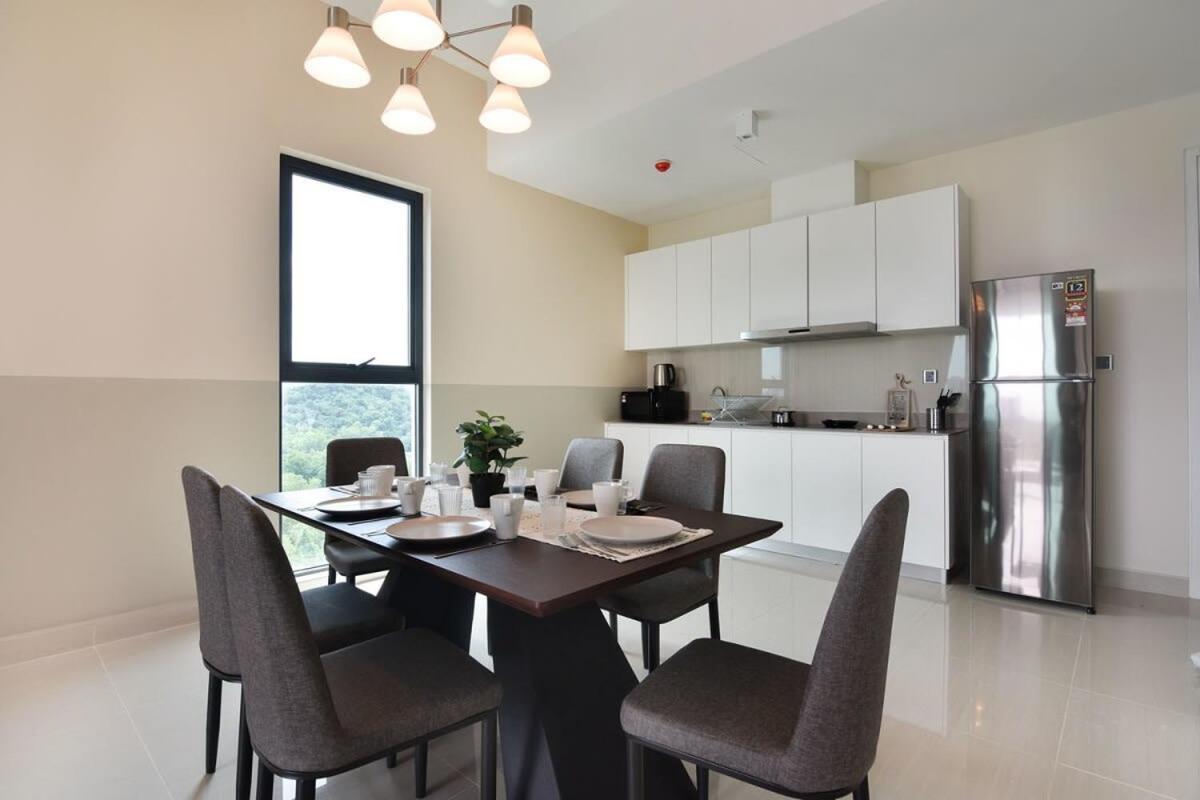 Lux & Stylish 2BR Apt at KLGCC Free Parking