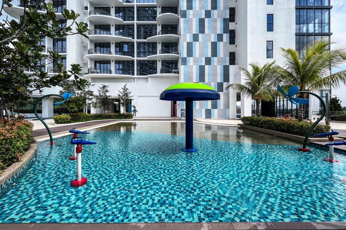 Lux & Stylish 2BR Apt at KLGCC Free Parking