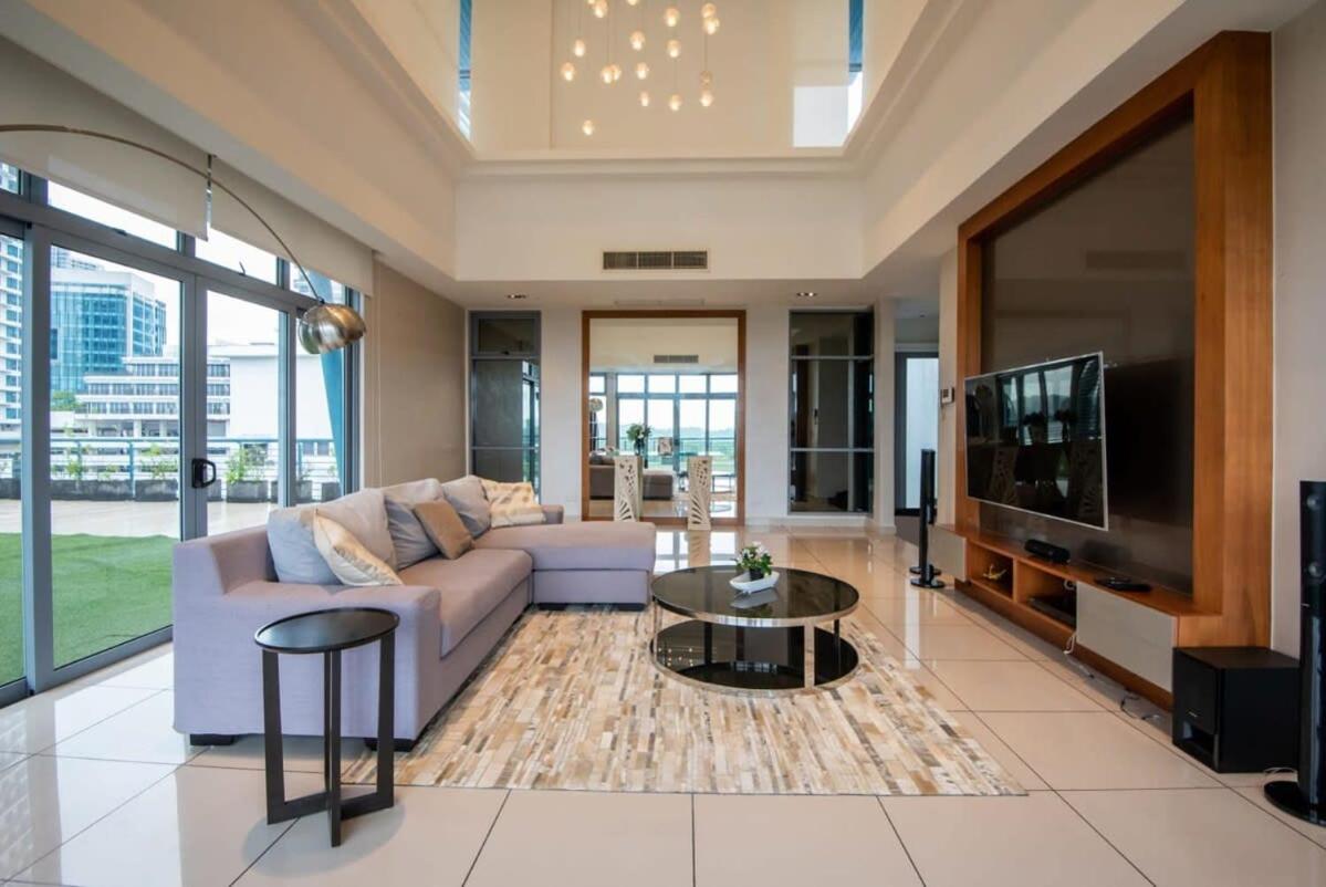 A Lux & Cozy 4BR Penthouse with Harbour Views photo 7