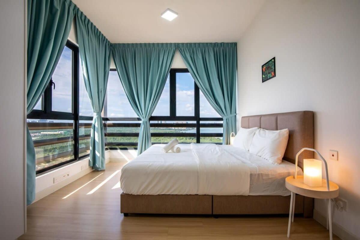 A High-Floor 2BR Apt with Sea Views Near Legoland photo 2