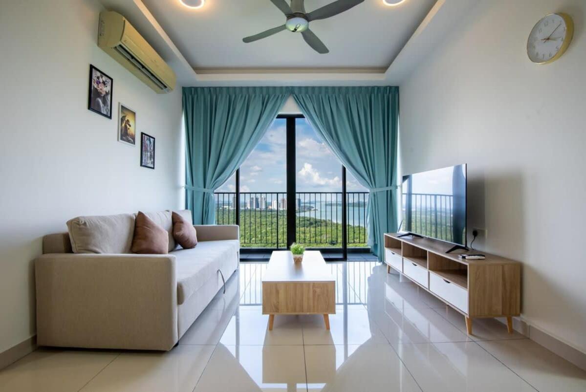 A High-Floor 2BR Apt with Sea Views Near Legoland photo 1