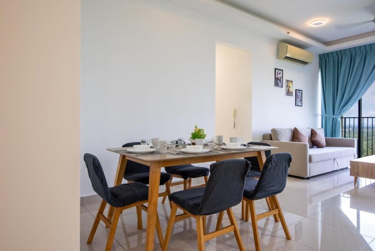 A High-Floor 2BR Apt with Sea Views Near Legoland photo 5