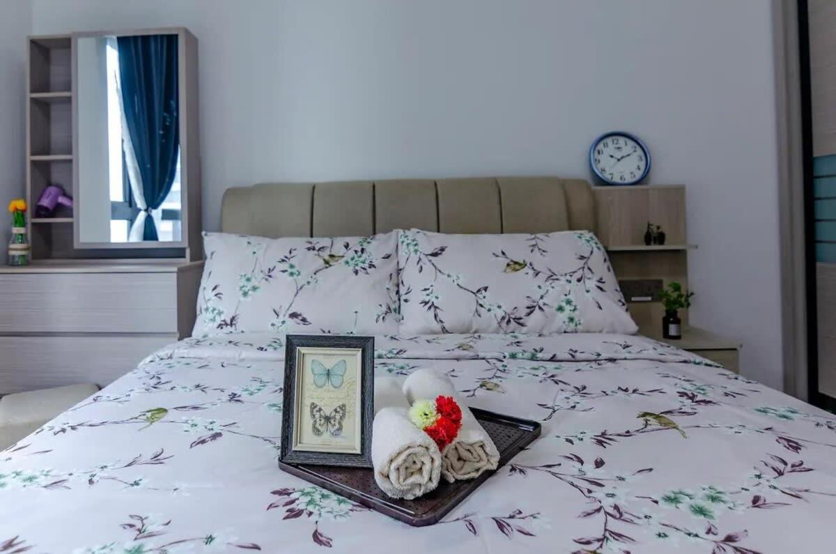 A Chic & Cozy Suasana JB Suite with Balcony