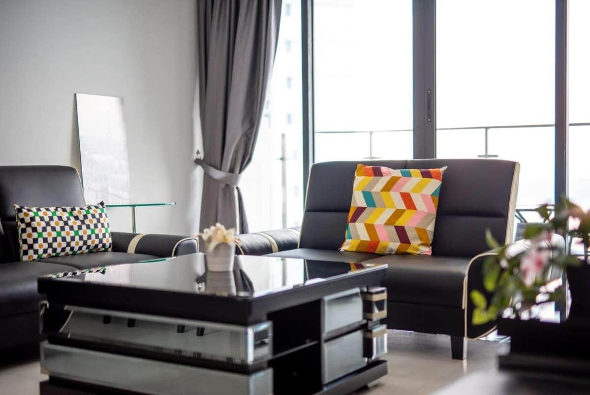 Chic 3BR in Danga Bay with Water Views & Parking