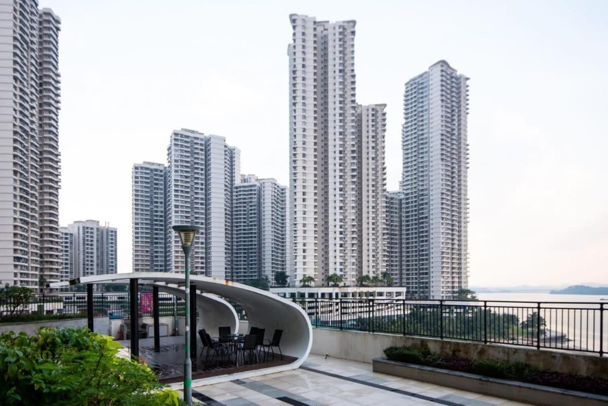 Chic 3BR in Danga Bay with Water Views & Parking