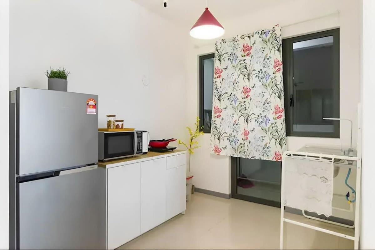 Modern 3BR Apt Near Desa Park Mont Kiara Parking