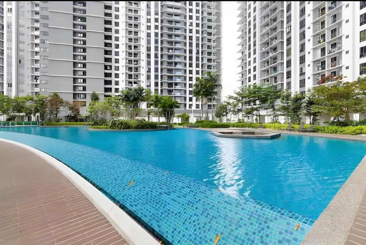 Modern 3BR Apt Near Desa Park Mont Kiara Parking
