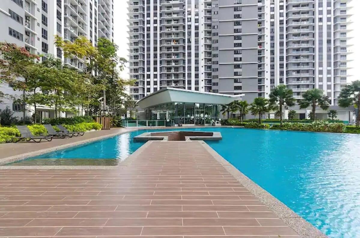 Modern 3BR Apt Near Desa Park Mont Kiara Parking