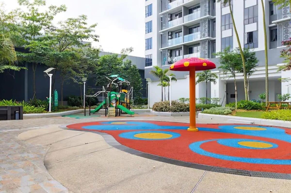 Modern 3BR Apt Near Desa Park Mont Kiara Parking